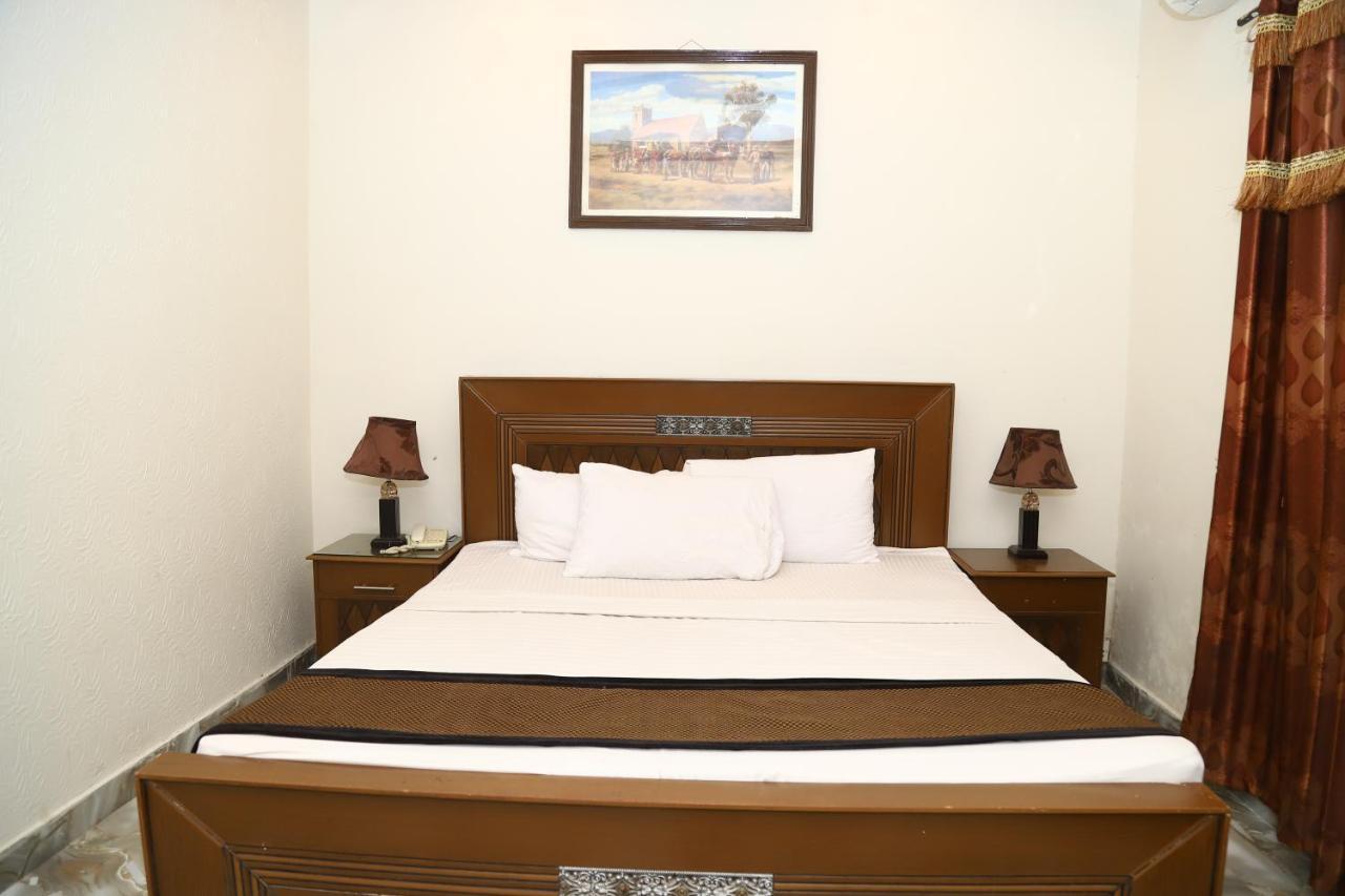 Hotel Green Fort Gulberg Лахор Екстериор снимка