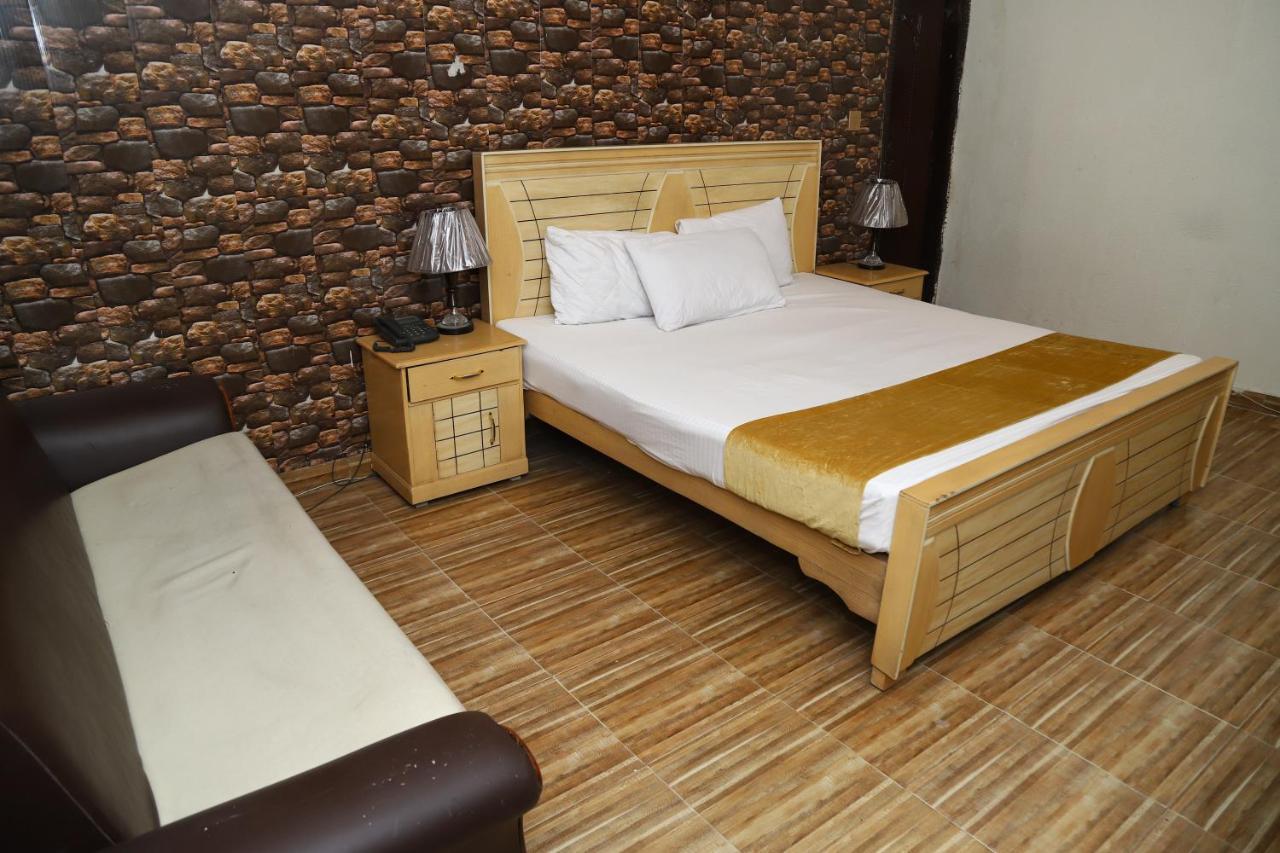 Hotel Green Fort Gulberg Лахор Екстериор снимка