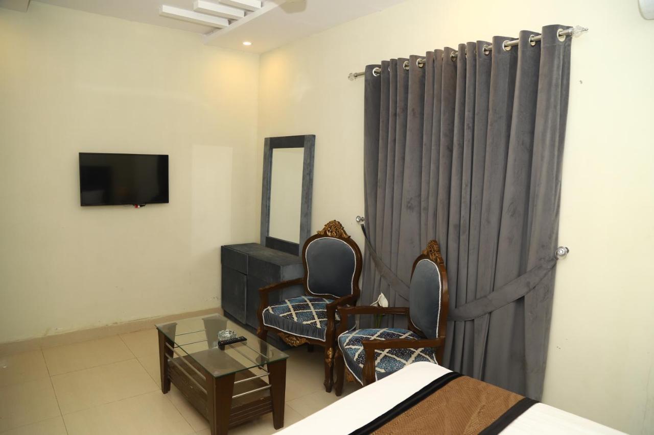Hotel Green Fort Gulberg Лахор Екстериор снимка