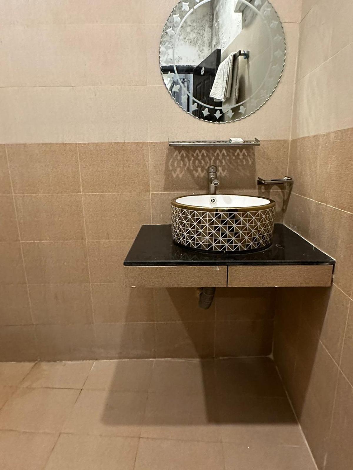 Hotel Green Fort Gulberg Лахор Екстериор снимка