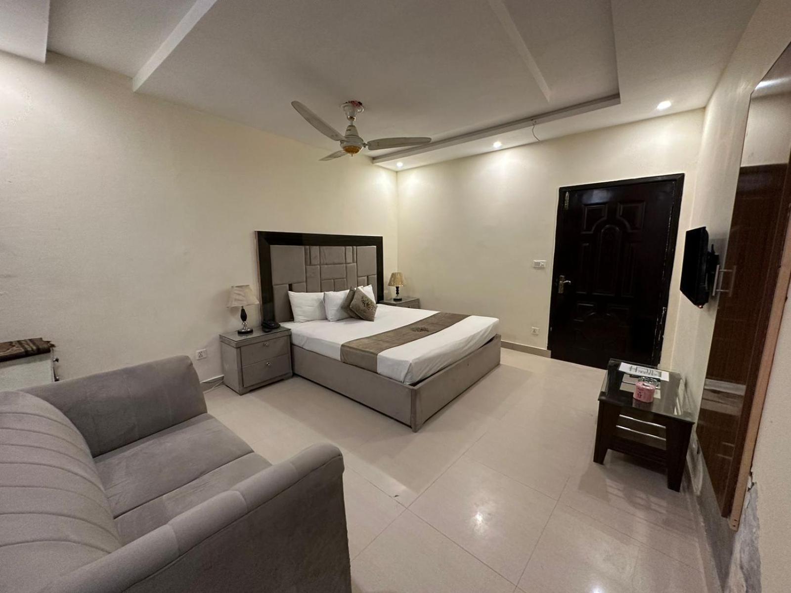 Hotel Green Fort Gulberg Лахор Екстериор снимка