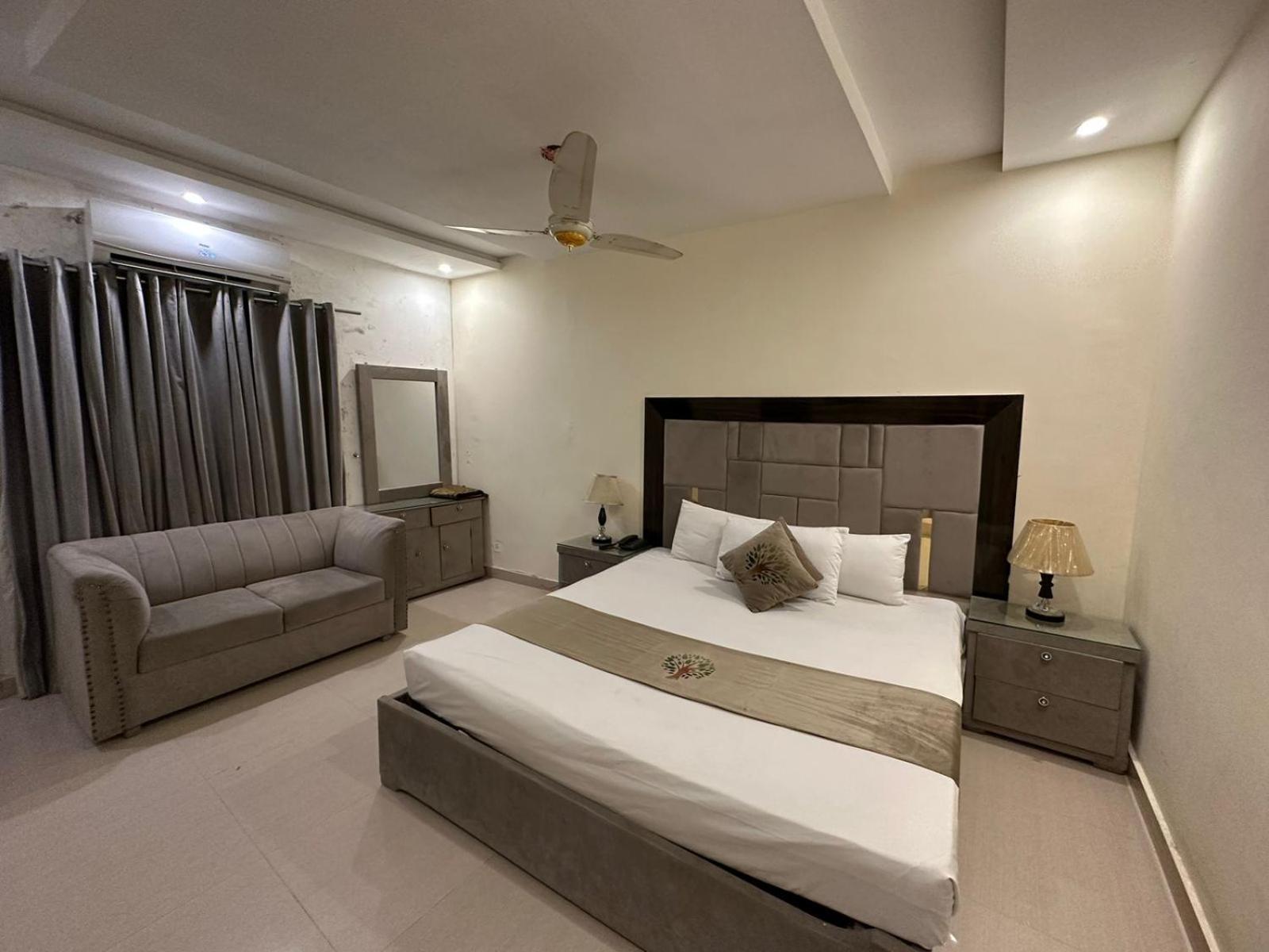 Hotel Green Fort Gulberg Лахор Екстериор снимка