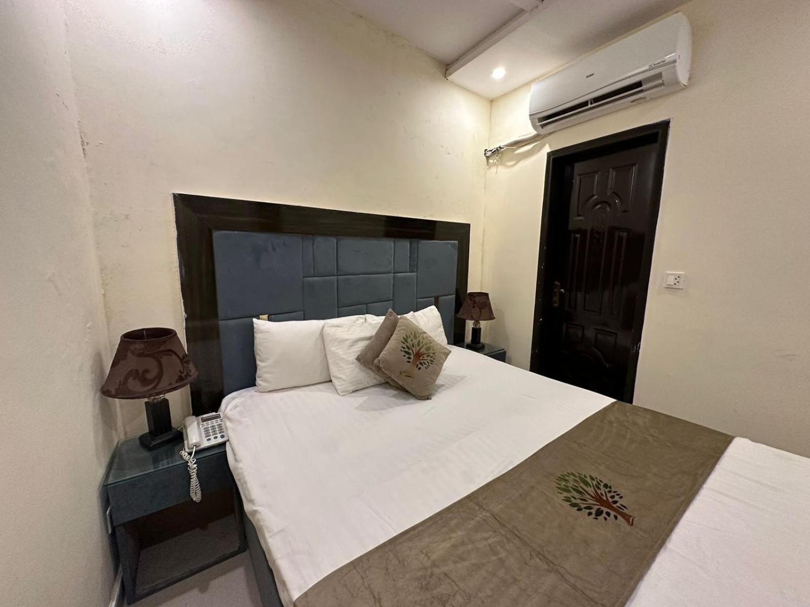 Hotel Green Fort Gulberg Лахор Екстериор снимка
