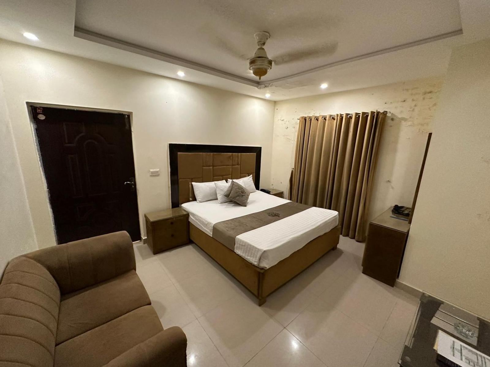 Hotel Green Fort Gulberg Лахор Екстериор снимка