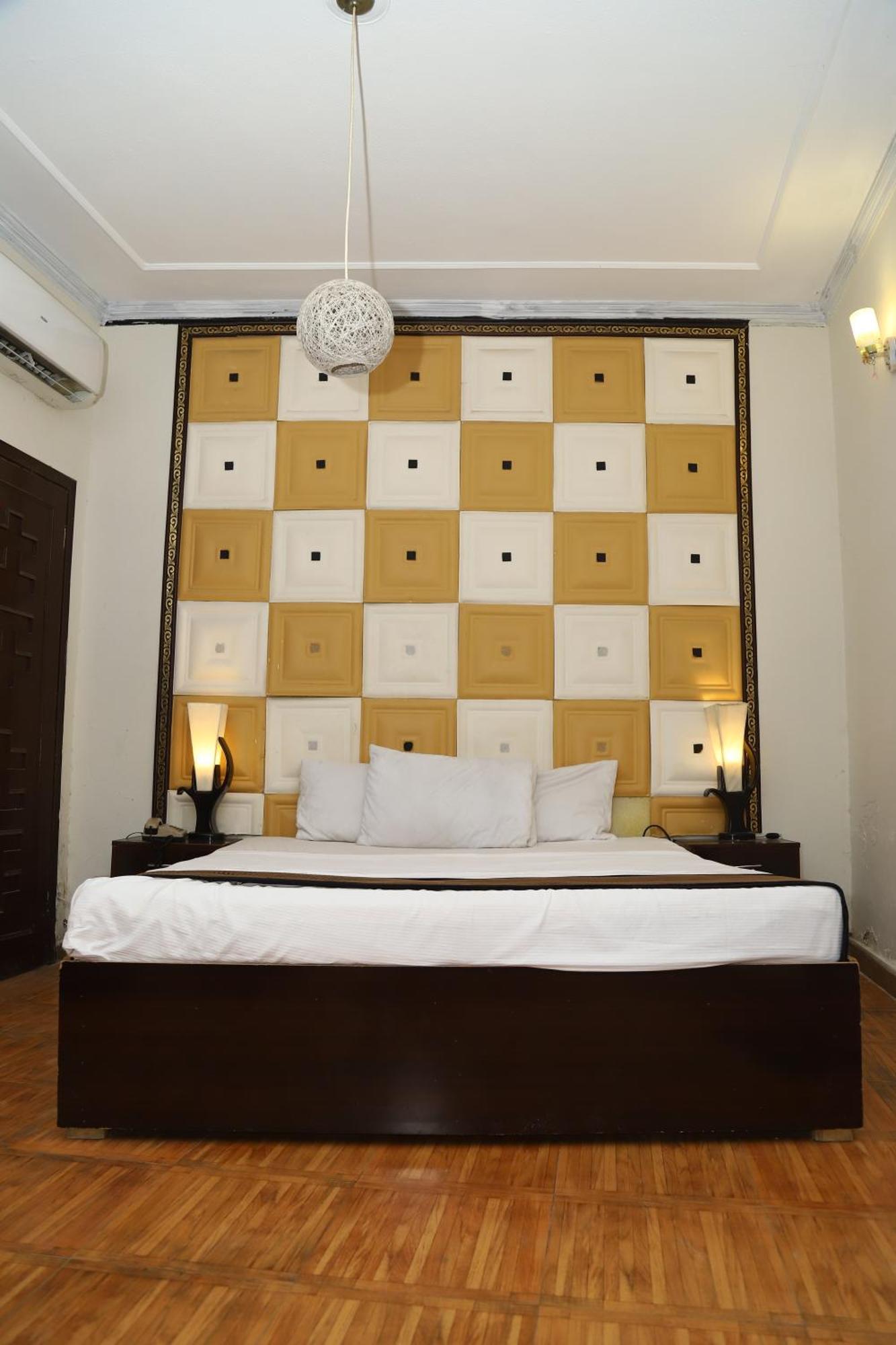 Hotel Green Fort Gulberg Лахор Екстериор снимка