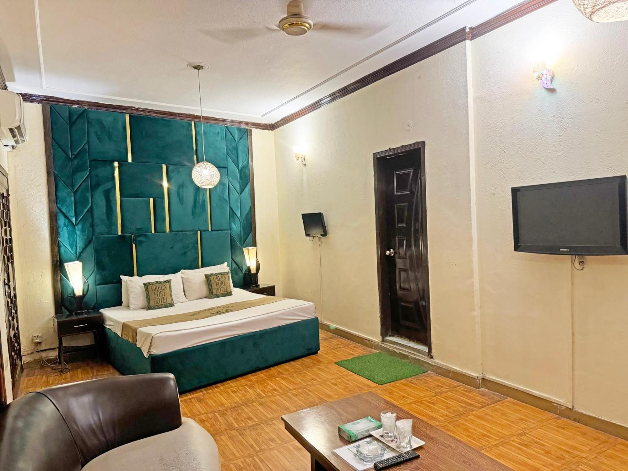 Hotel Green Fort Gulberg Лахор Екстериор снимка