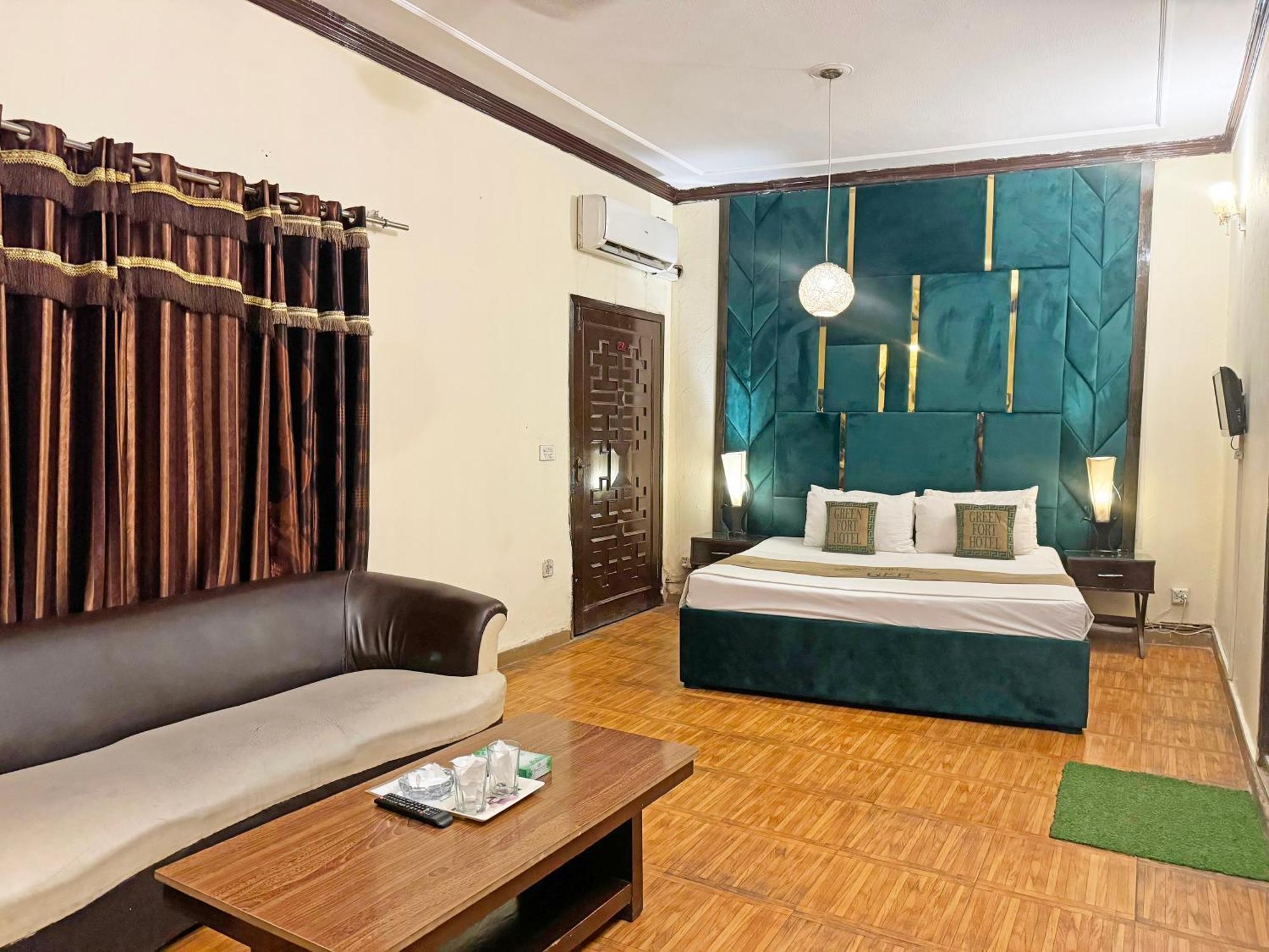 Hotel Green Fort Gulberg Лахор Екстериор снимка