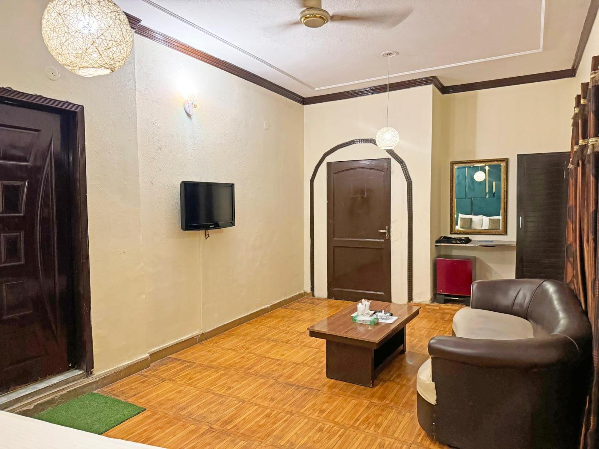 Hotel Green Fort Gulberg Лахор Екстериор снимка