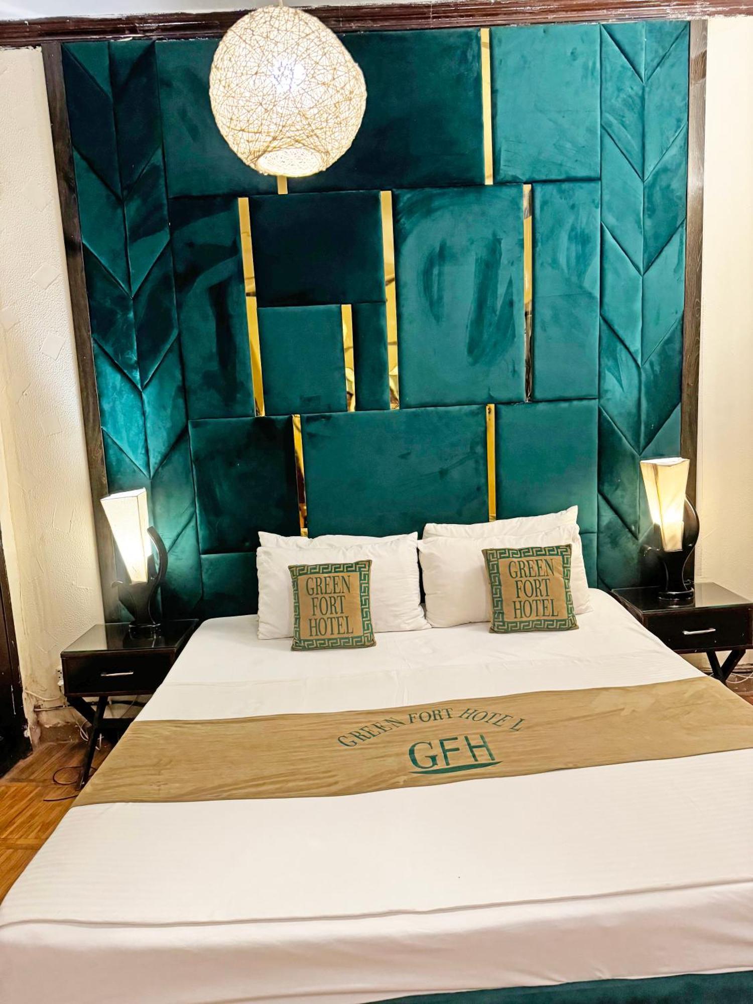 Hotel Green Fort Gulberg Лахор Екстериор снимка
