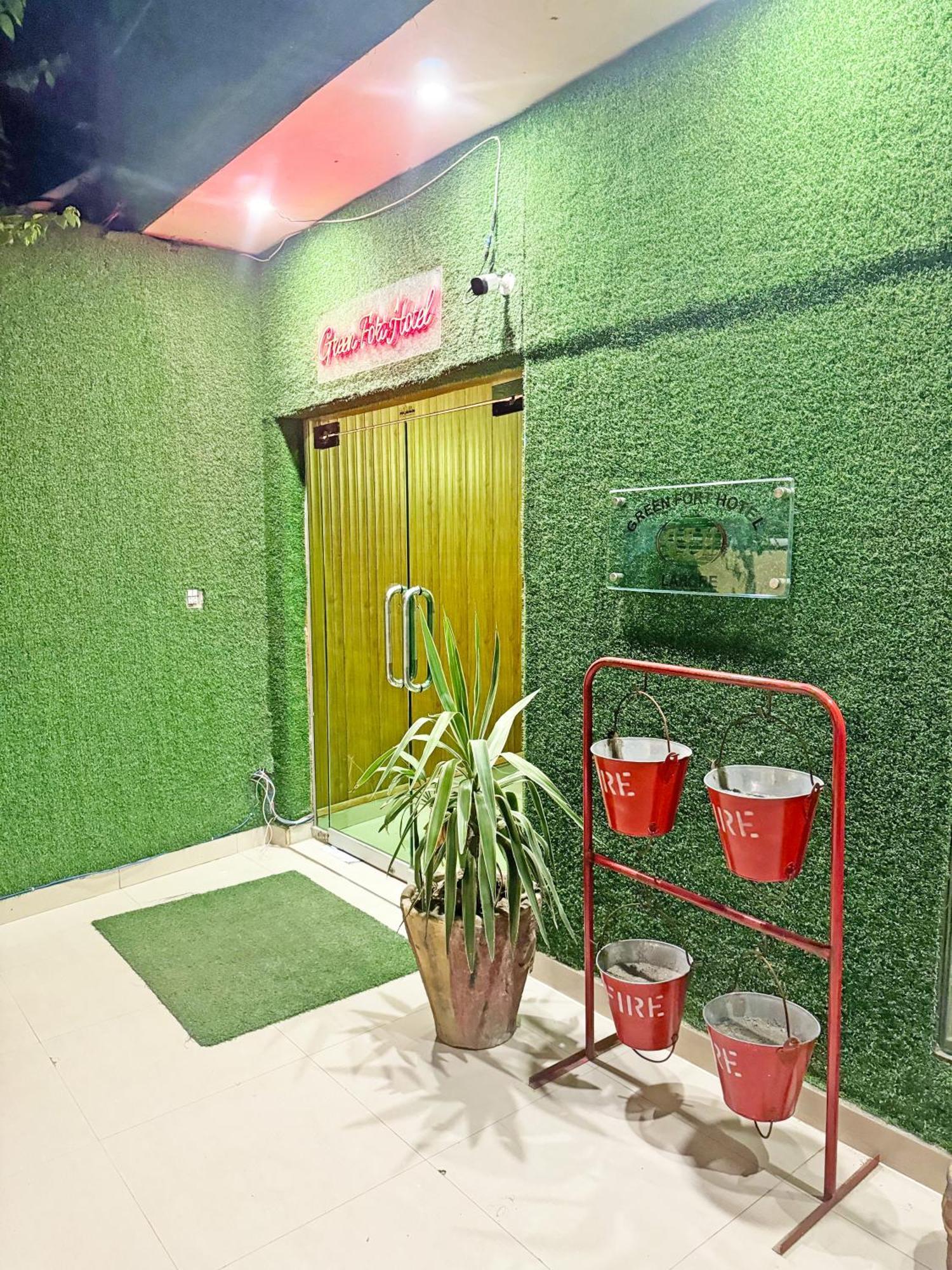 Hotel Green Fort Gulberg Лахор Екстериор снимка