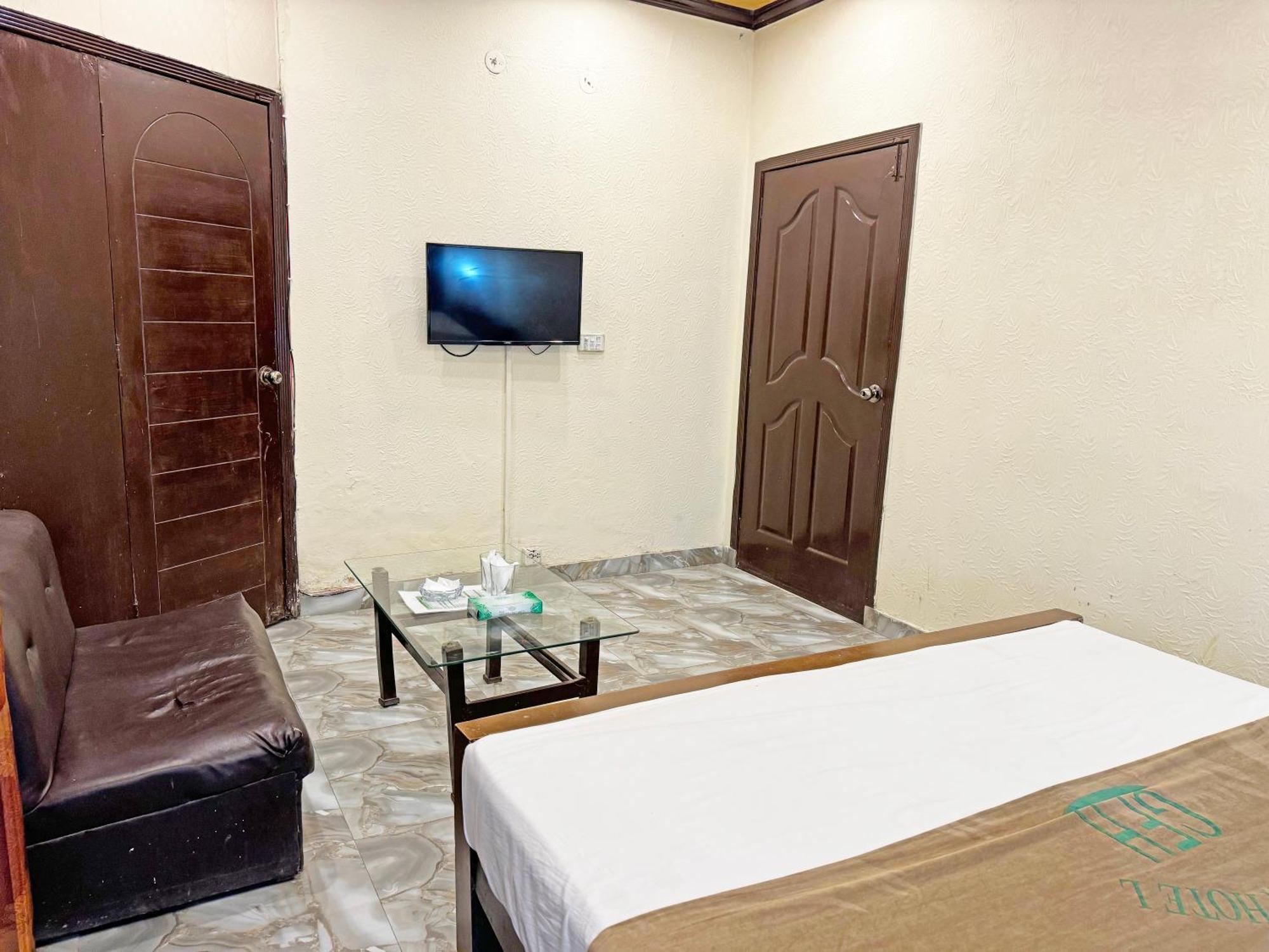 Hotel Green Fort Gulberg Лахор Екстериор снимка
