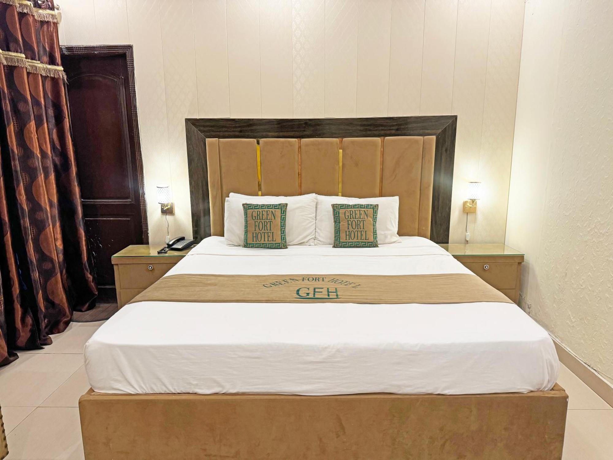 Hotel Green Fort Gulberg Лахор Екстериор снимка