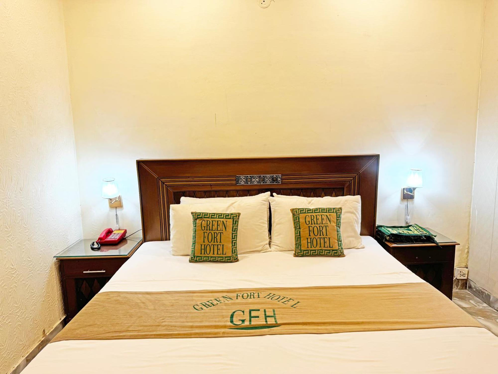 Hotel Green Fort Gulberg Лахор Екстериор снимка