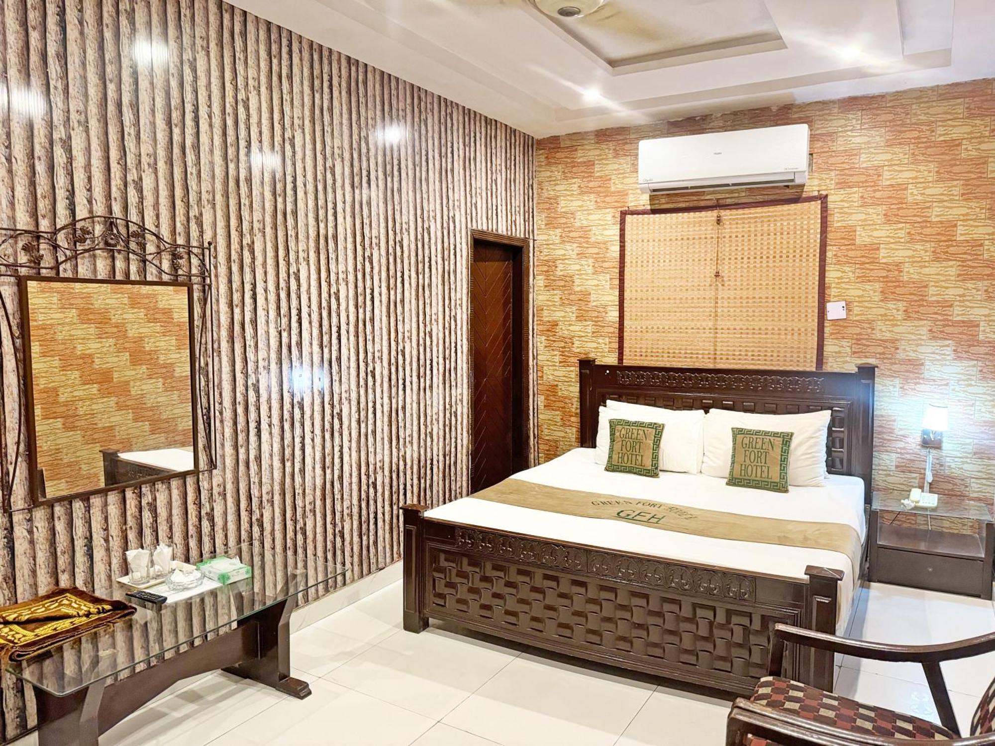 Hotel Green Fort Gulberg Лахор Екстериор снимка