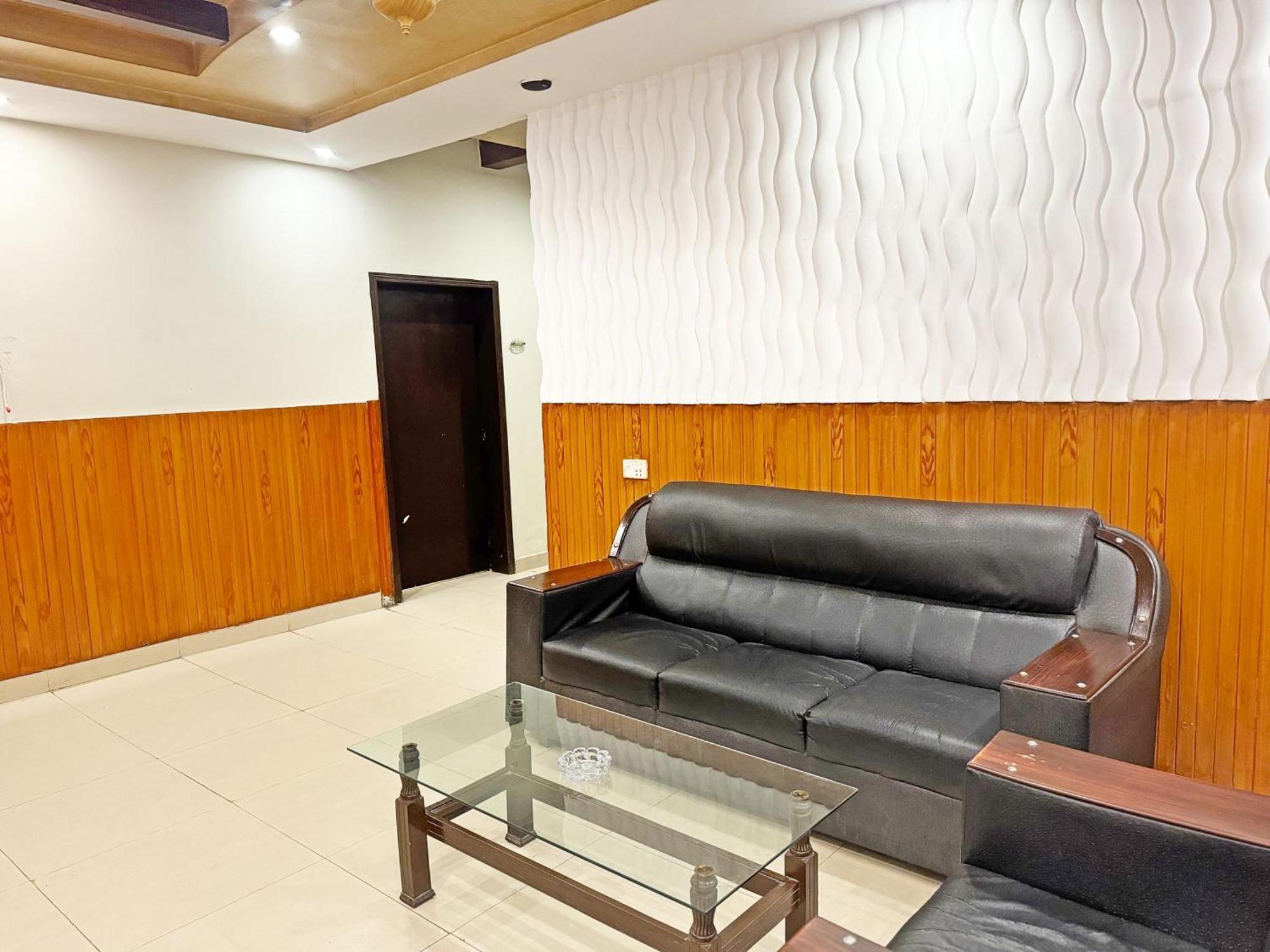 Hotel Green Fort Gulberg Лахор Екстериор снимка