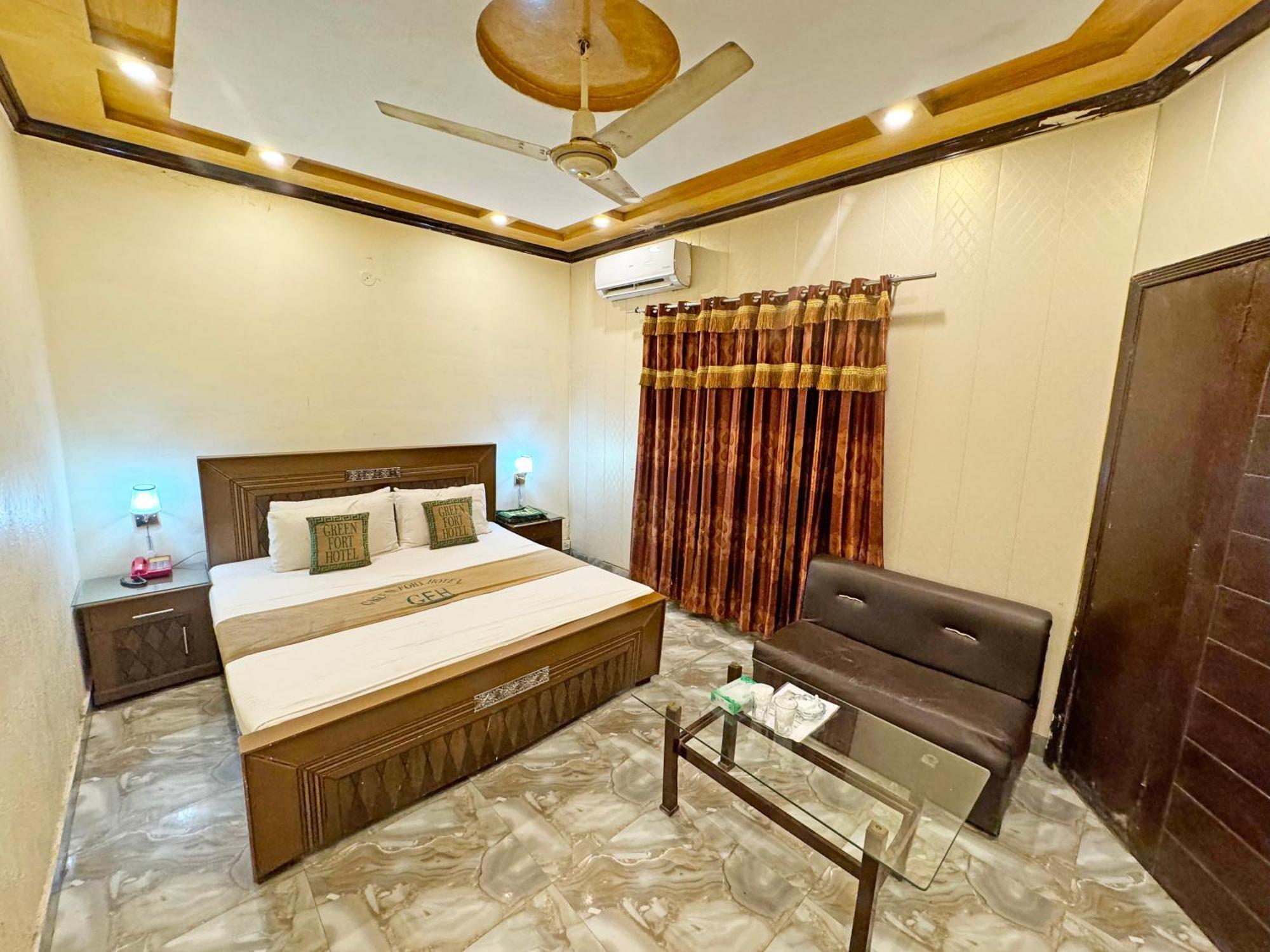 Hotel Green Fort Gulberg Лахор Екстериор снимка