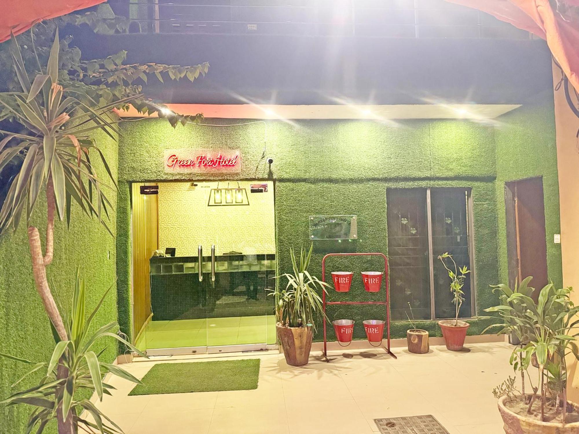 Hotel Green Fort Gulberg Лахор Екстериор снимка