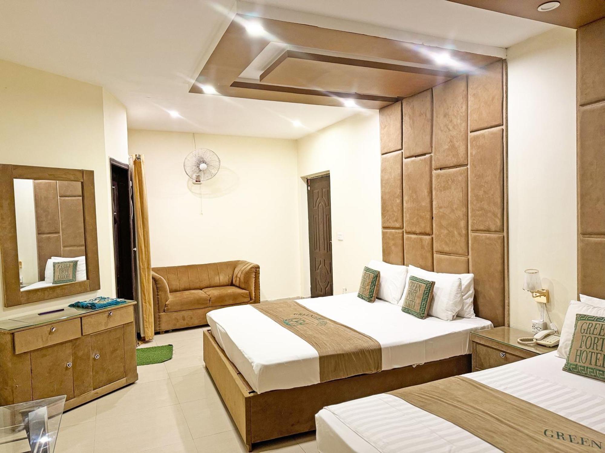 Hotel Green Fort Gulberg Лахор Екстериор снимка