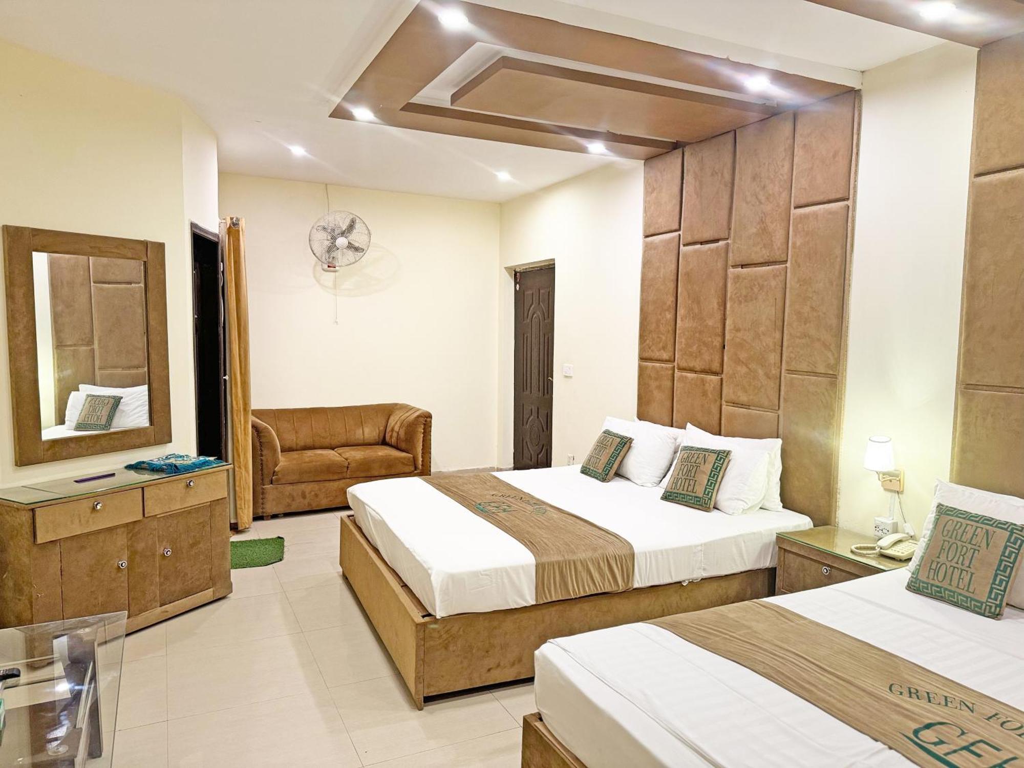 Hotel Green Fort Gulberg Лахор Екстериор снимка