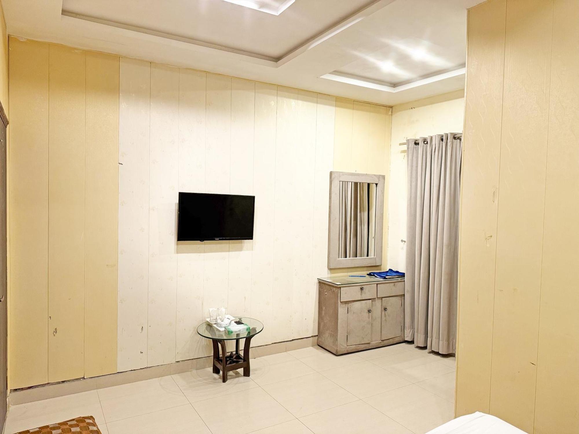 Hotel Green Fort Gulberg Лахор Екстериор снимка
