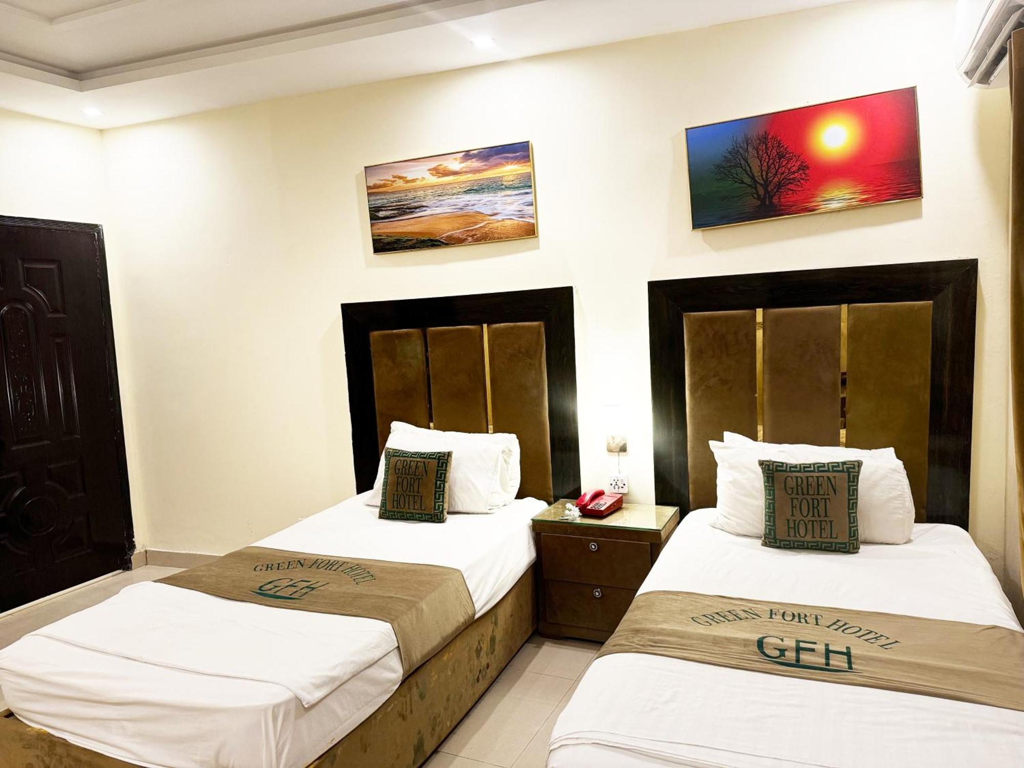 Hotel Green Fort Gulberg Лахор Екстериор снимка