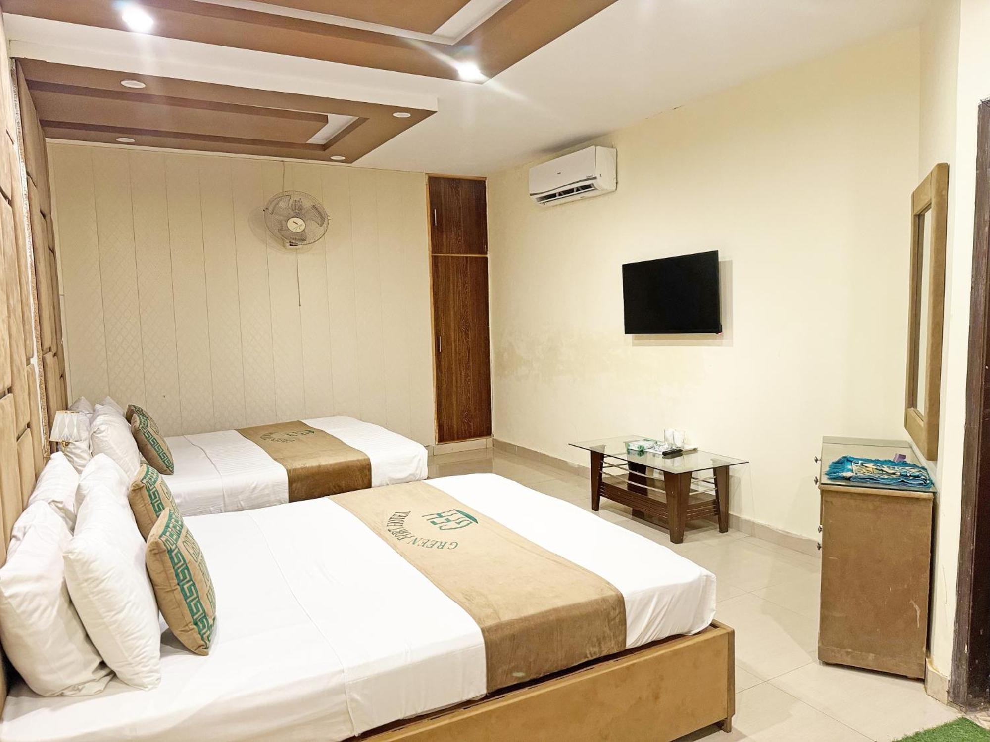 Hotel Green Fort Gulberg Лахор Екстериор снимка