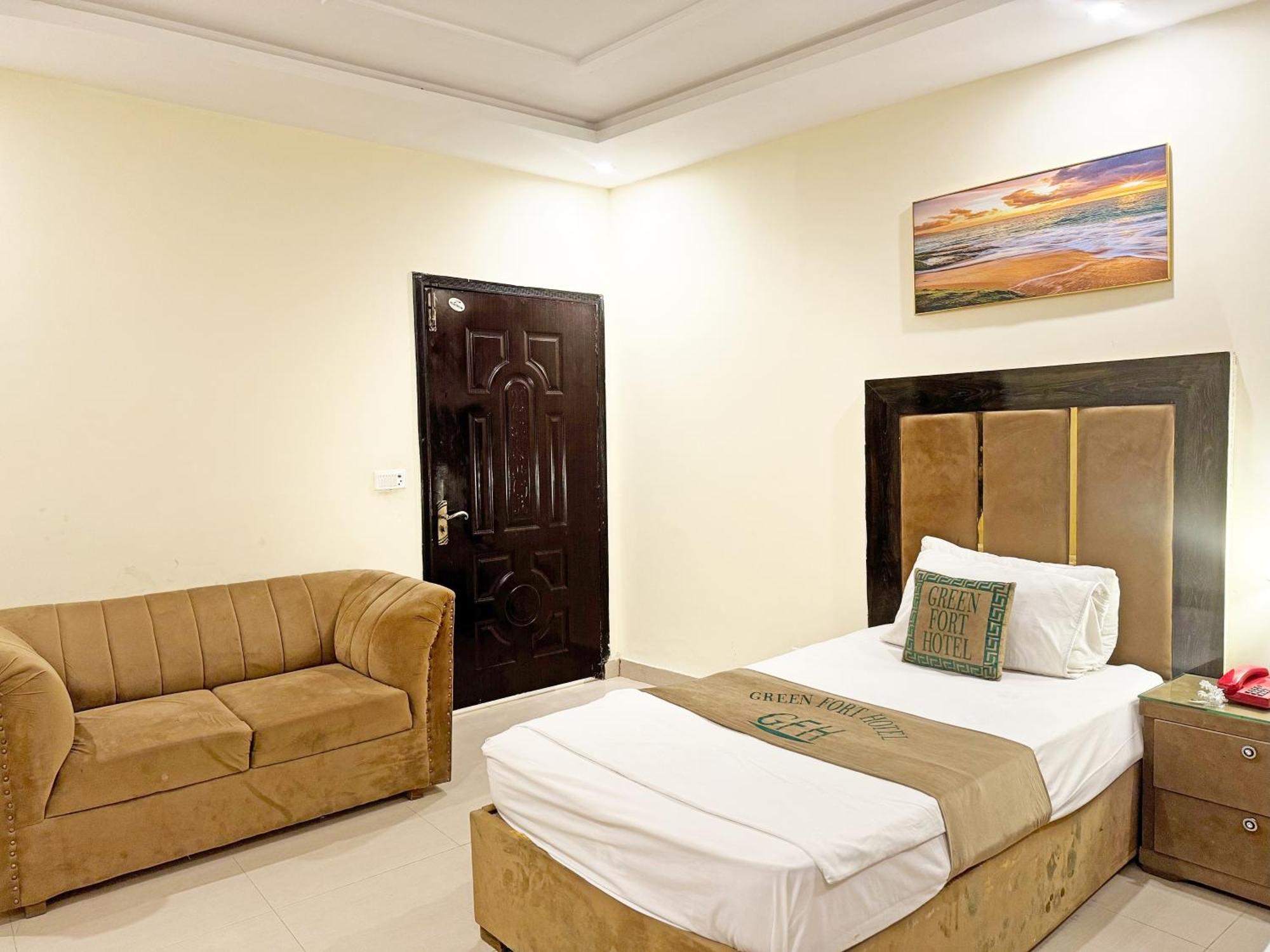 Hotel Green Fort Gulberg Лахор Екстериор снимка