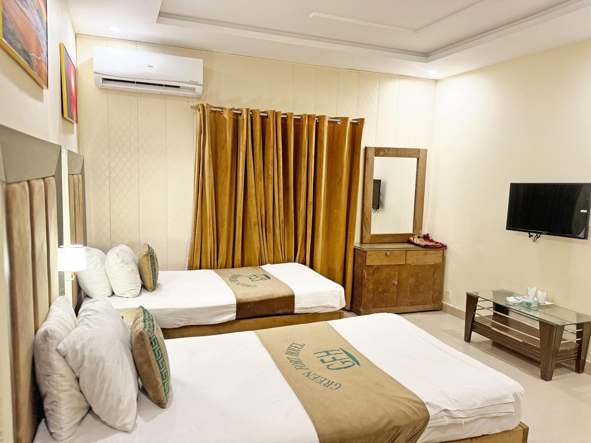 Hotel Green Fort Gulberg Лахор Екстериор снимка