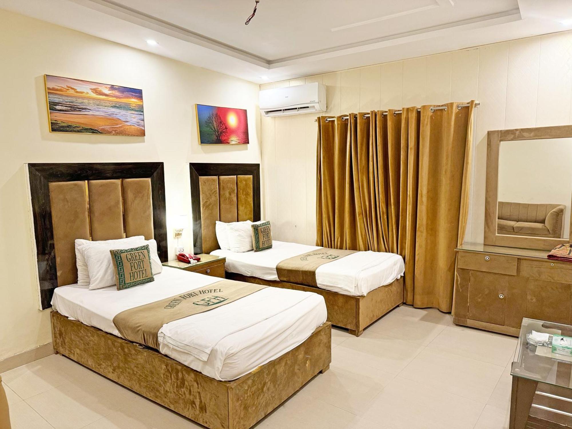 Hotel Green Fort Gulberg Лахор Екстериор снимка