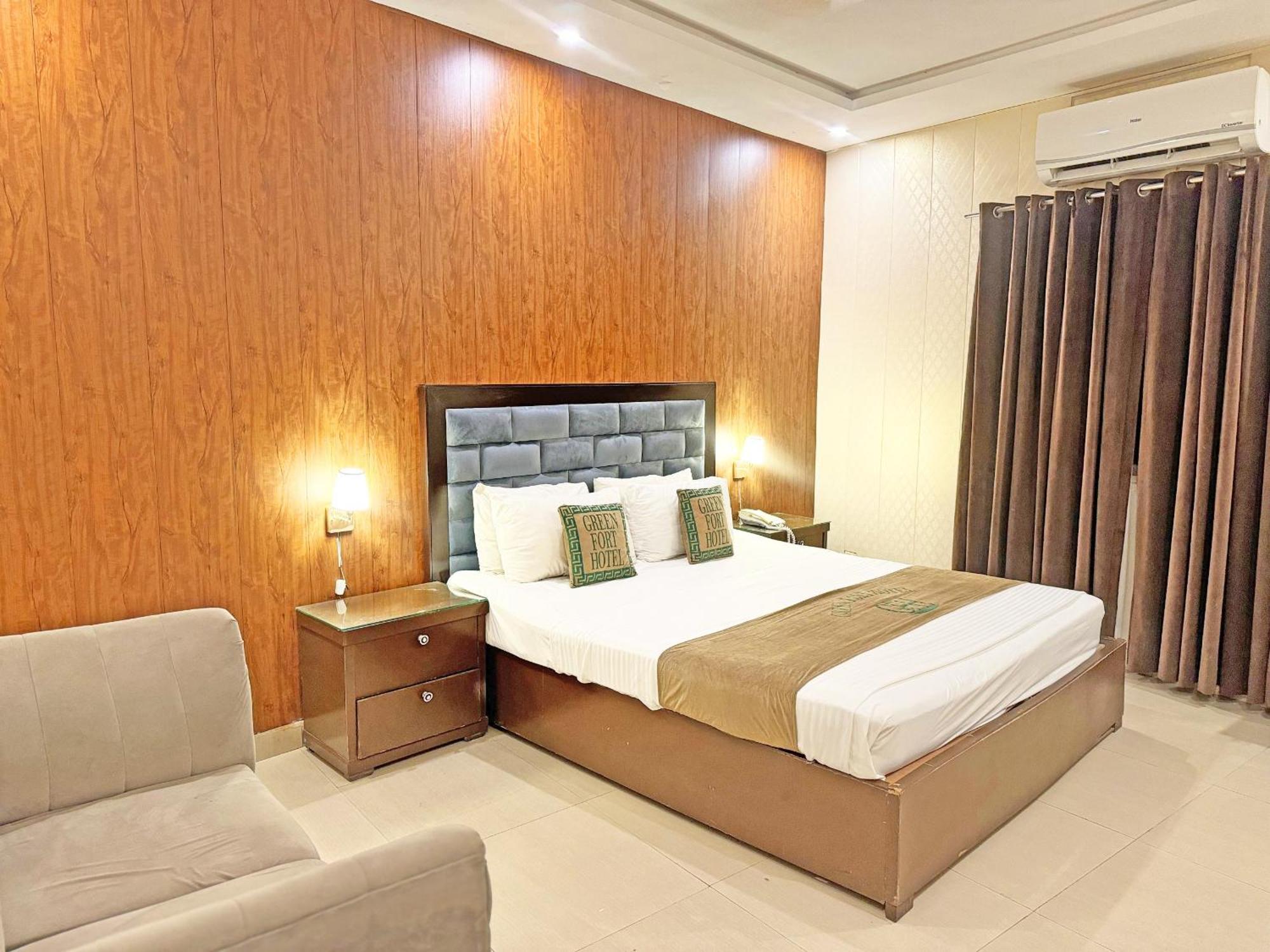 Hotel Green Fort Gulberg Лахор Екстериор снимка