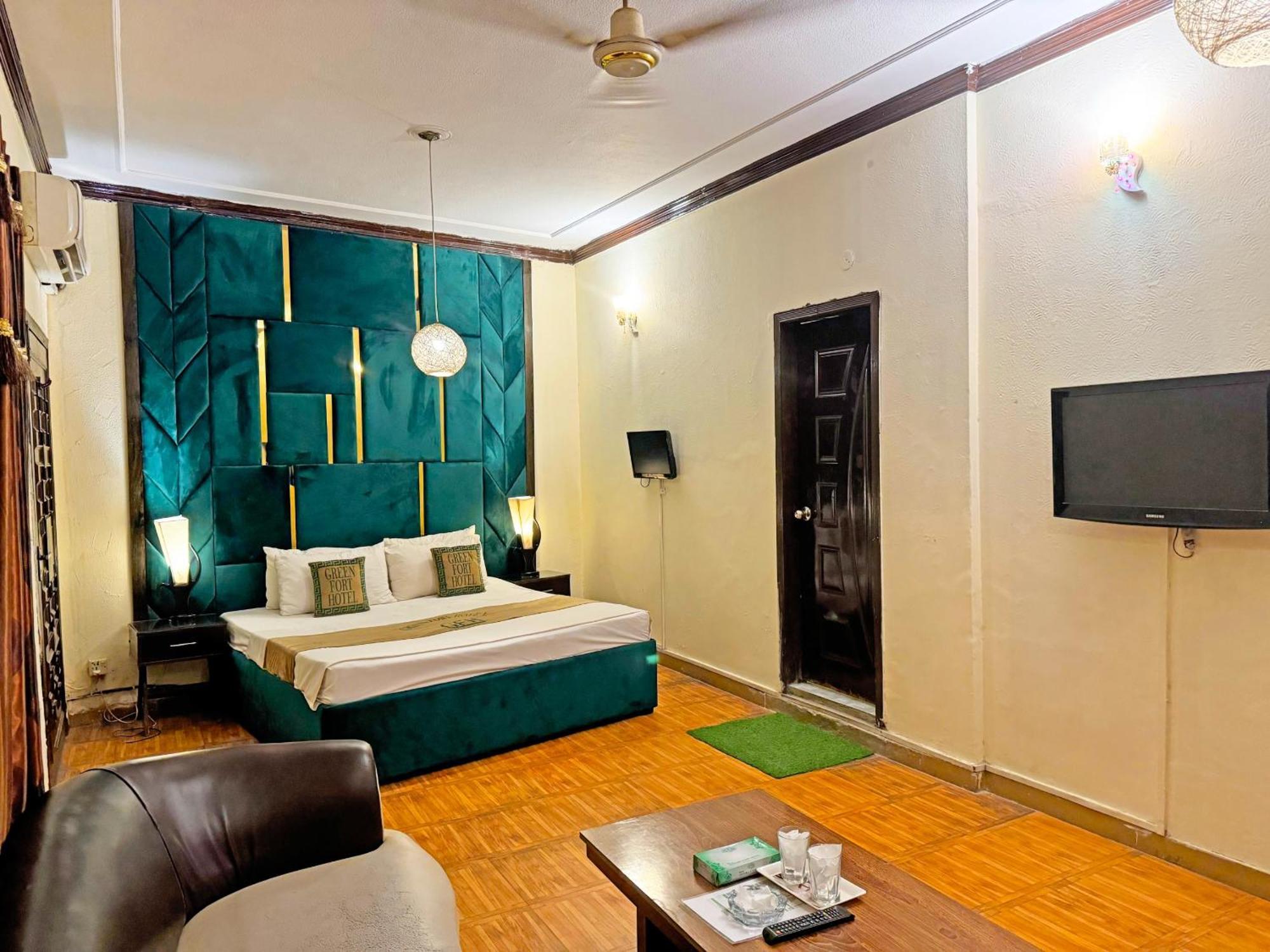 Hotel Green Fort Gulberg Лахор Екстериор снимка
