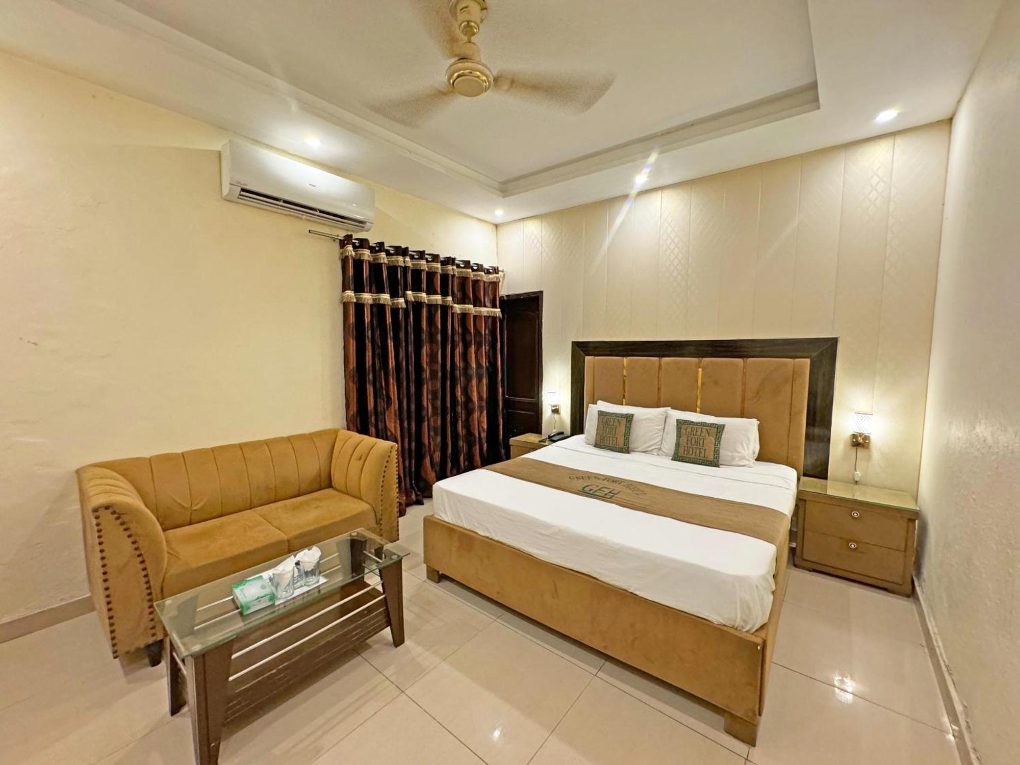 Hotel Green Fort Gulberg Лахор Екстериор снимка