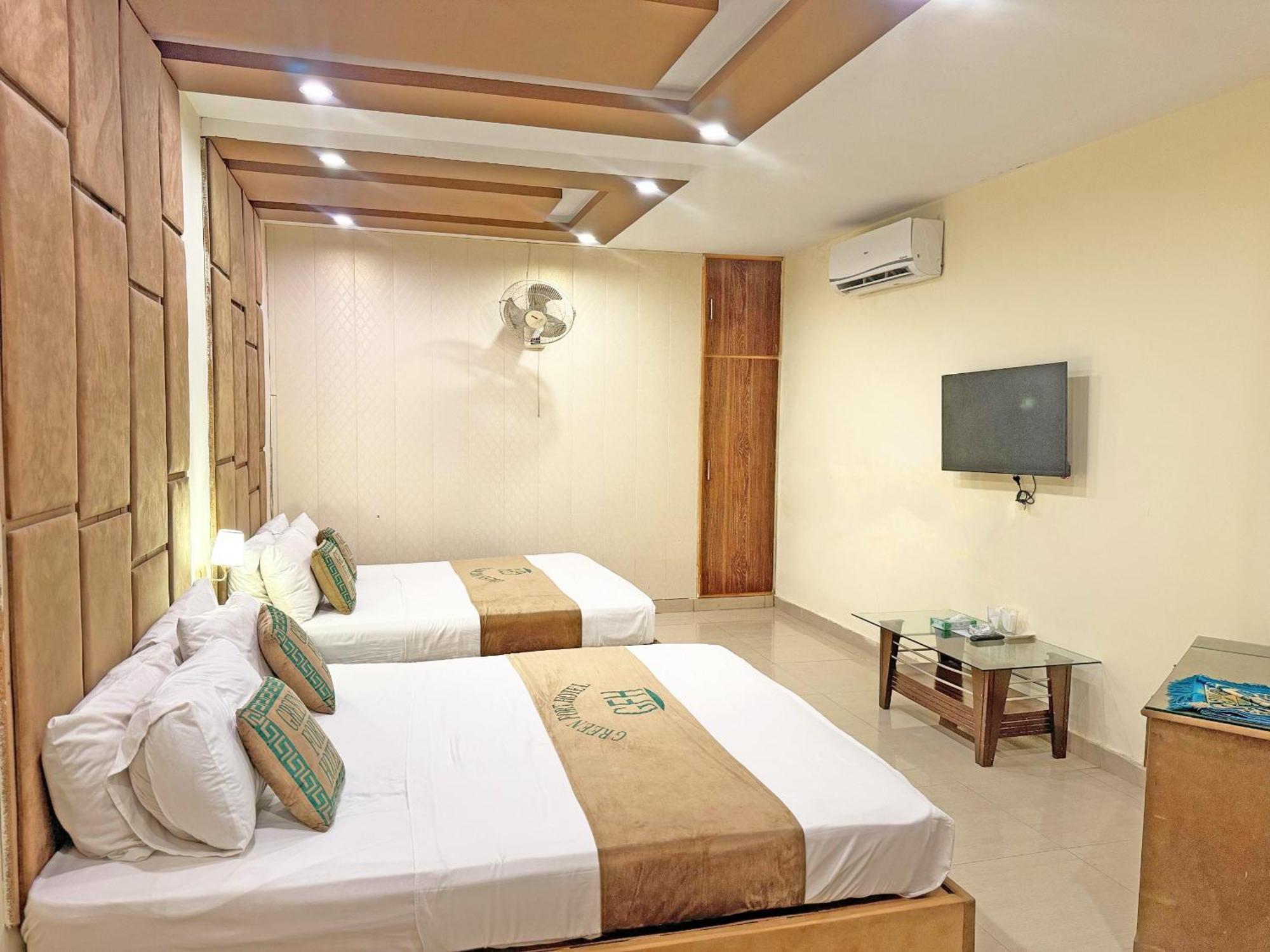 Hotel Green Fort Gulberg Лахор Екстериор снимка